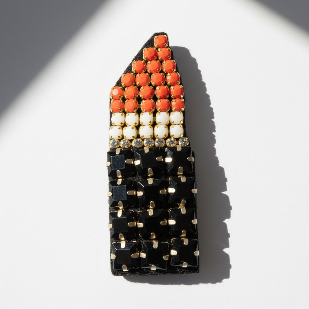 リップスティック - ブローチ - レッドクリスタル刺繍モチーフ