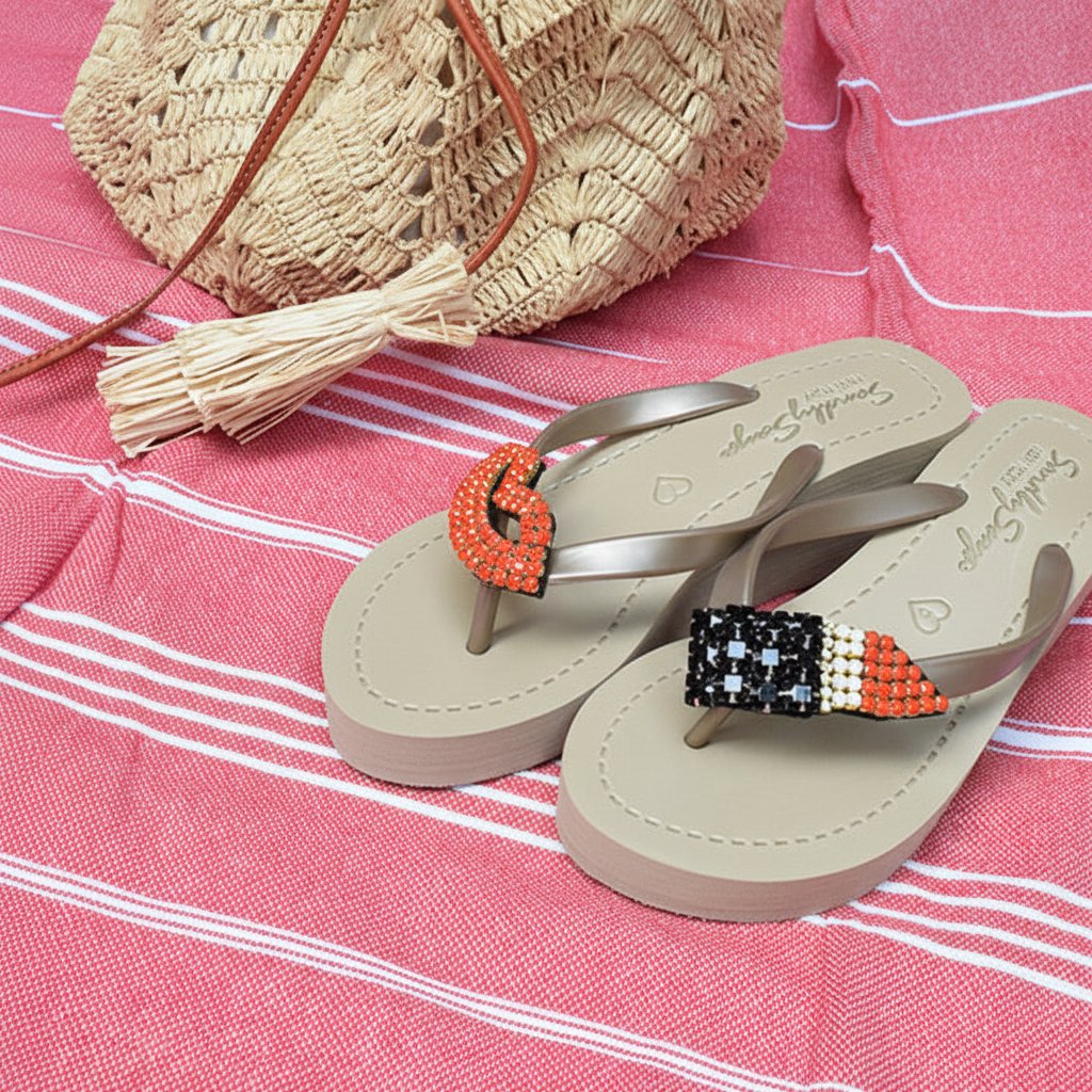 リップスティック - ラインストーンミッドウェッジフリップフロップ - レッドクリスタル刺繍モチーフ